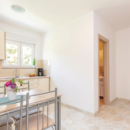 Awesome Apartment In Krvavica With Kitchen Εξωτερικό φωτογραφία