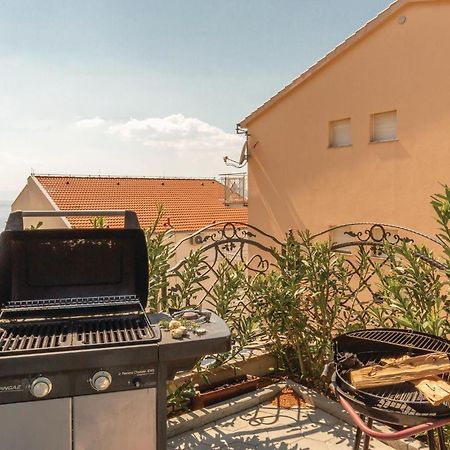 Awesome Apartment In Krvavica With Kitchen Εξωτερικό φωτογραφία