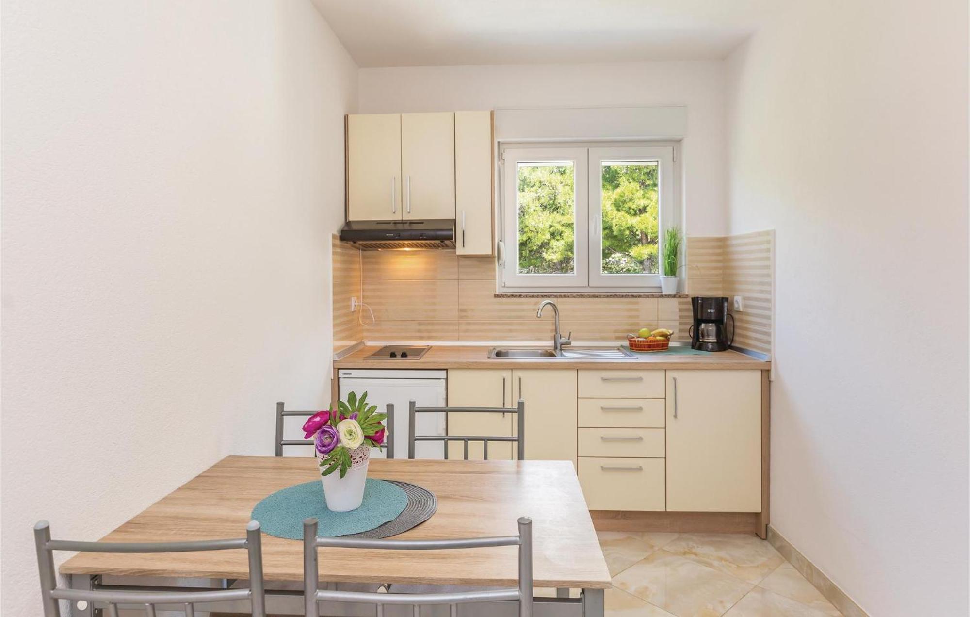 Awesome Apartment In Krvavica With Kitchen Εξωτερικό φωτογραφία