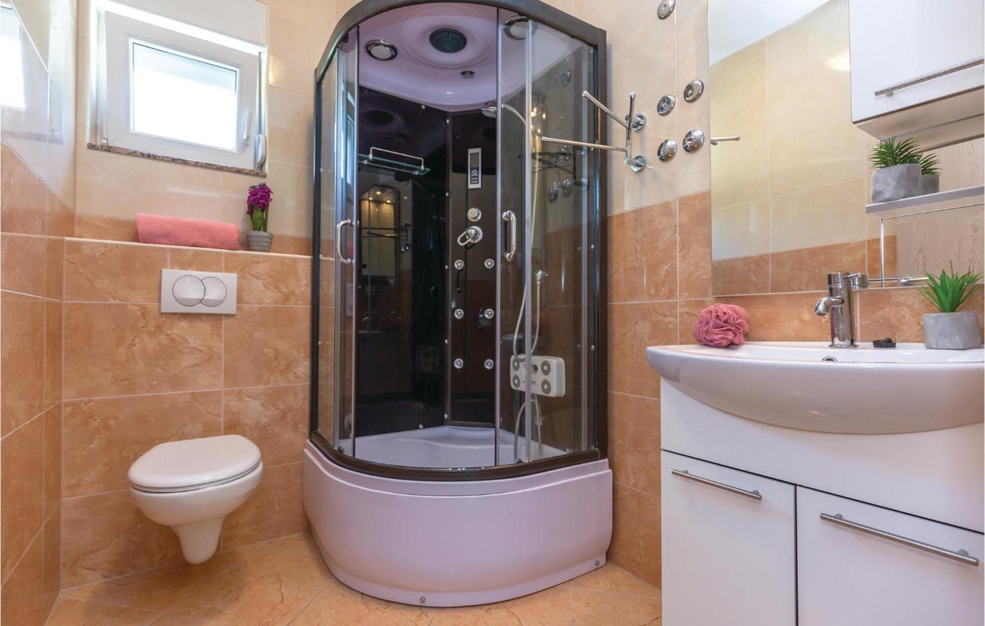 Awesome Apartment In Krvavica With Kitchen Εξωτερικό φωτογραφία