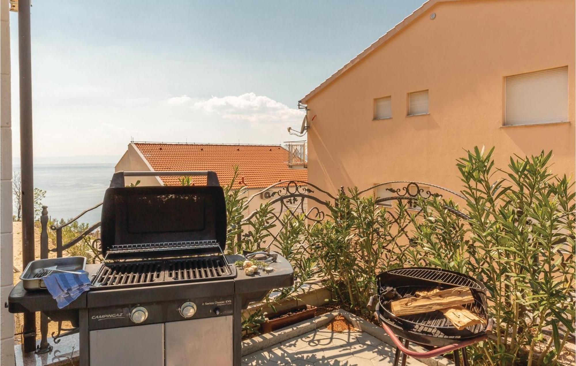 Awesome Apartment In Krvavica With Kitchen Εξωτερικό φωτογραφία