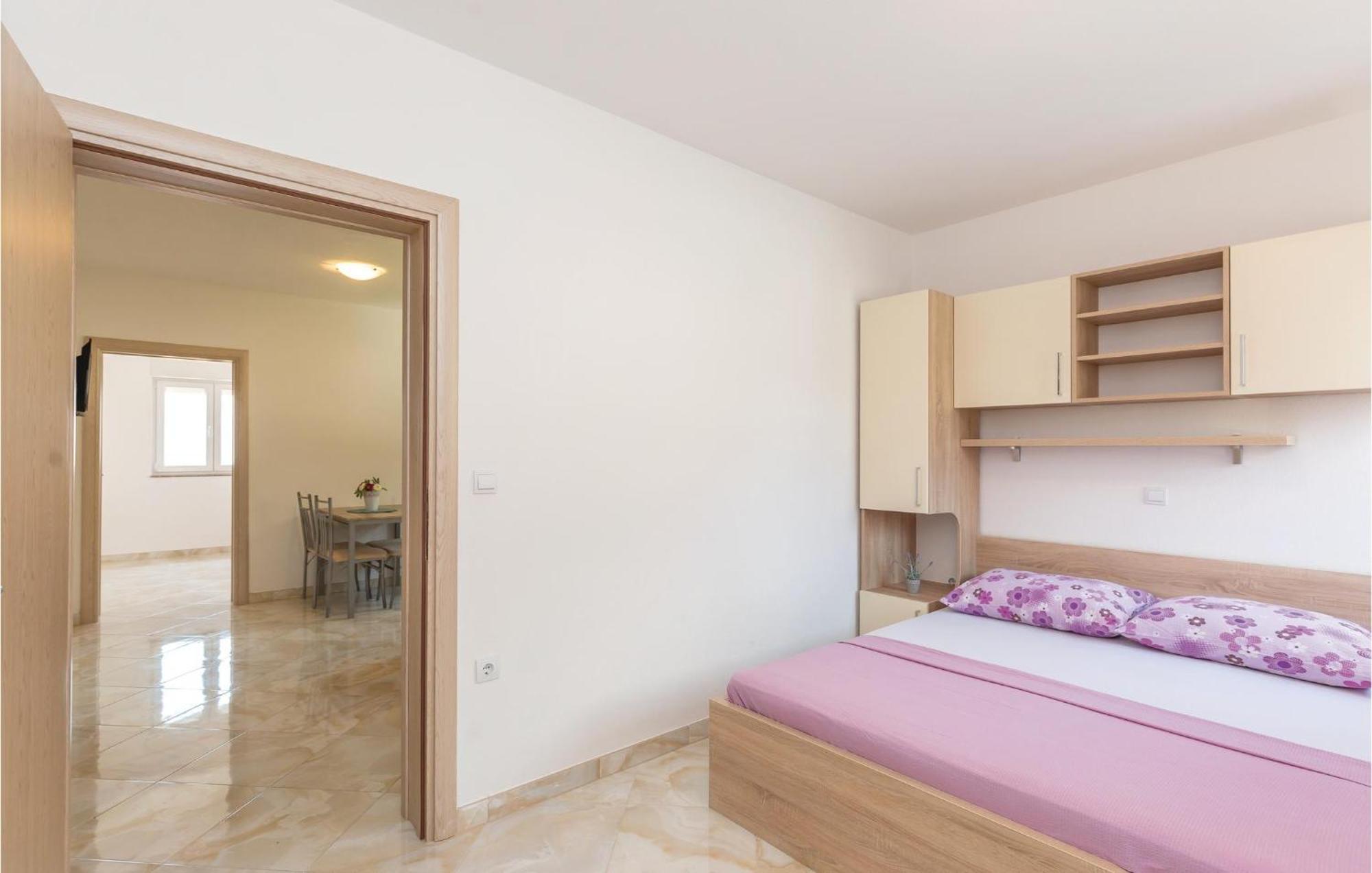 Awesome Apartment In Krvavica With Kitchen Εξωτερικό φωτογραφία