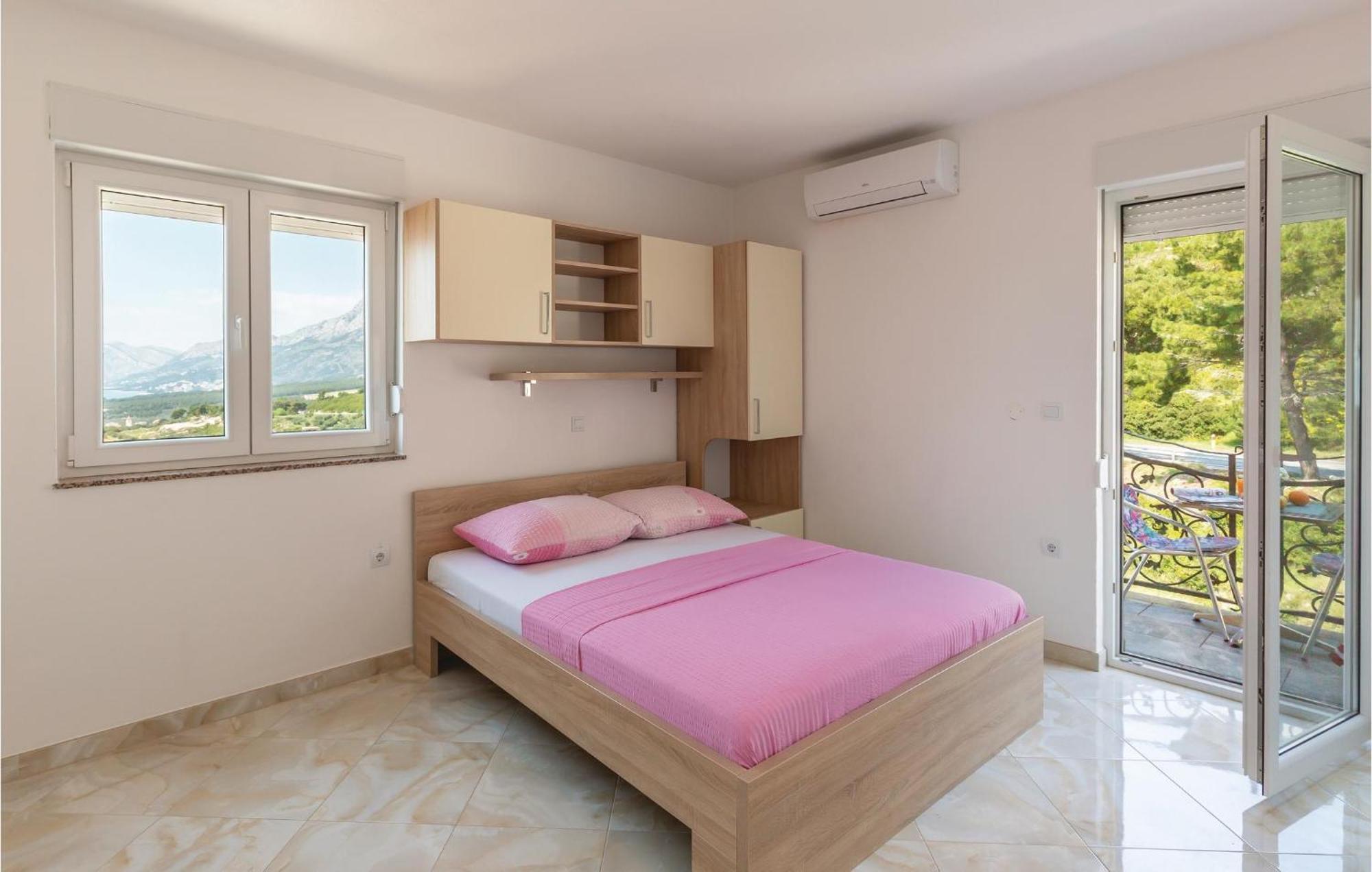 Awesome Apartment In Krvavica With Kitchen Εξωτερικό φωτογραφία