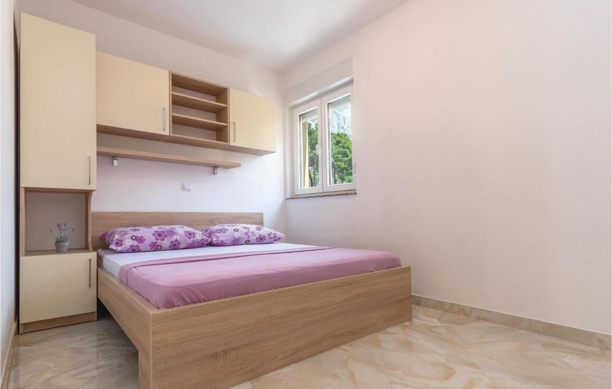 Awesome Apartment In Krvavica With Kitchen Εξωτερικό φωτογραφία