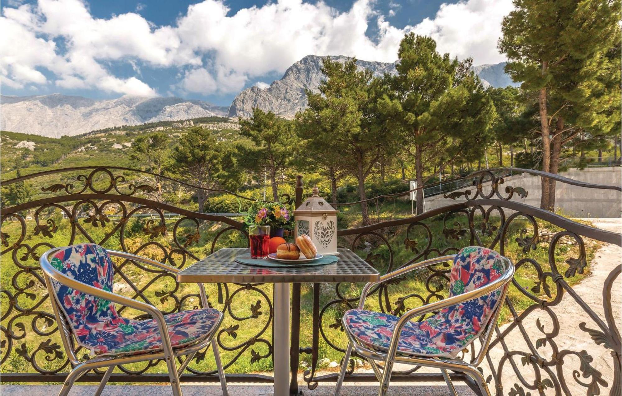 Awesome Apartment In Krvavica With Kitchen Εξωτερικό φωτογραφία